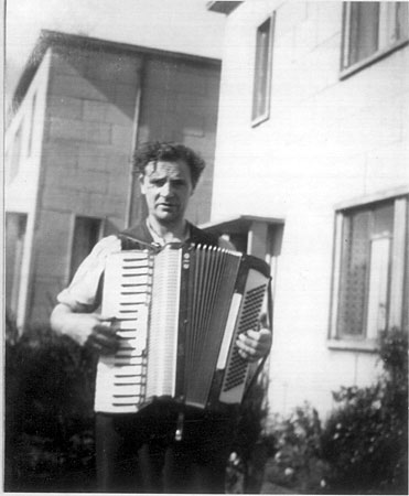 accordian player