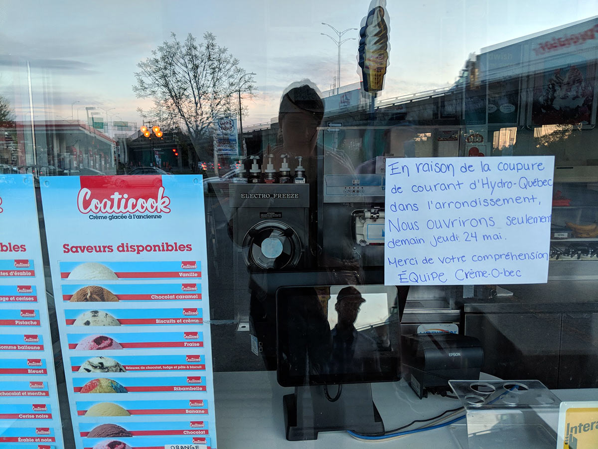 sign on ice cream shop window about being closed because no power